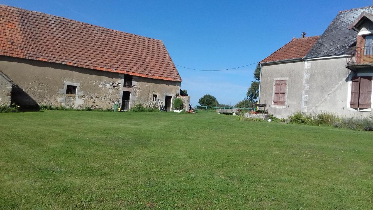 Domaine De La Rue Bed & Breakfast La Berthenoux Exterior photo