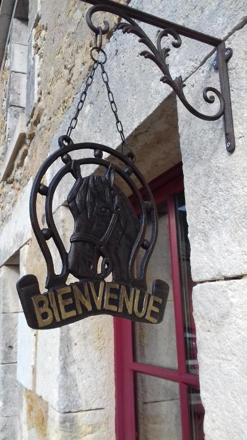 Domaine De La Rue Bed & Breakfast La Berthenoux Exterior photo